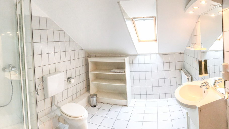 Bathroom 5, Hotel Jeverland, Friesland