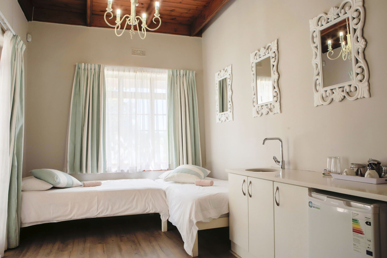 Bedroom 2, Skilpadvlei Wine Farm, Cape Winelands