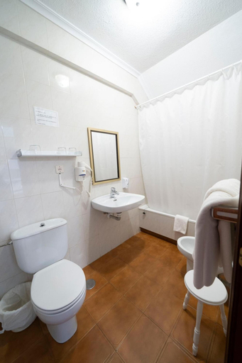 Bathroom 4, Isabel, Cantabria