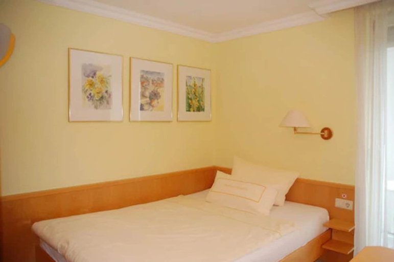 Bedroom 3, Sporthotel  Schönblick, Bodenseekreis