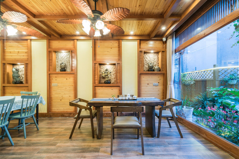 Food & Drinks 4, Li Jiang Tang Feng Yard No.4, Lijiang