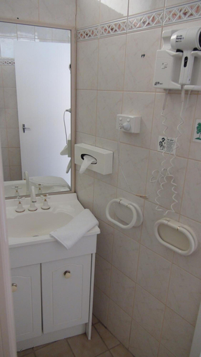 Bathroom 5, Pathfinder Motel, Melbourne