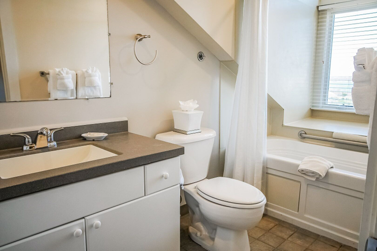 Bathroom 4, Oceancliff Resort I & II, Newport