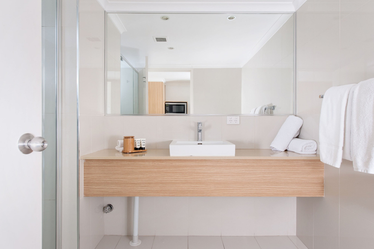 Bathroom 5, Hotel Nelson, Port Stephens