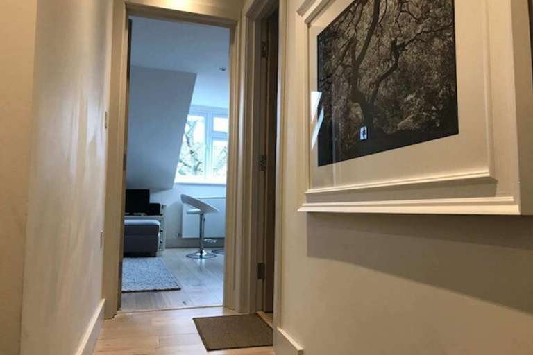 Others 3, Stylish 2 Bed Apartment in West Hampstead, London
