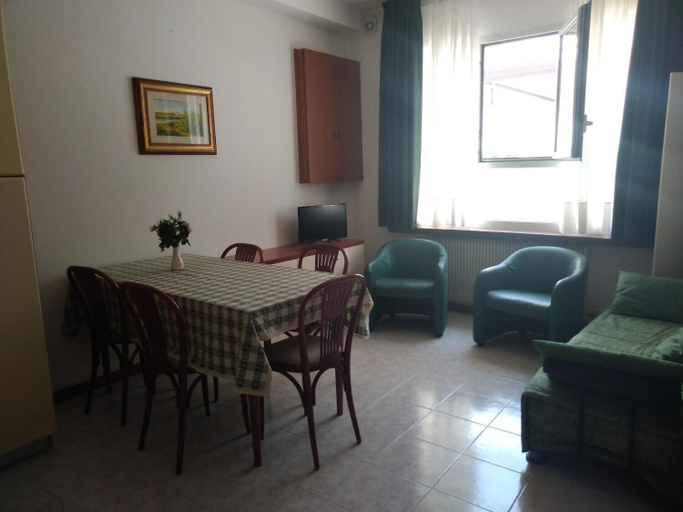 Others 4, Residence Madrid, Venezia