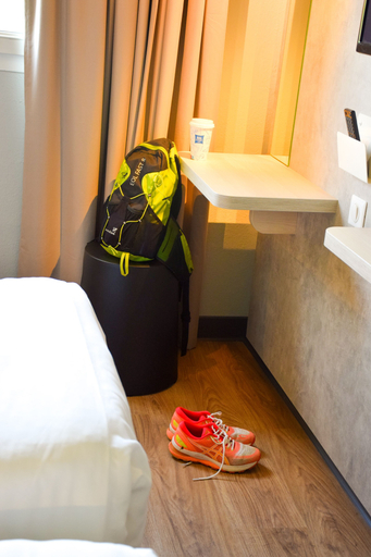 Bedroom 3, Ibis Budget Millau Viaduc, Aveyron