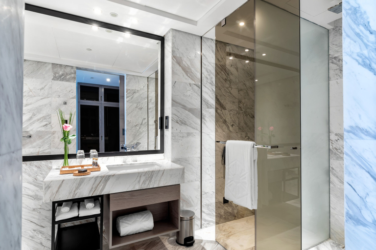 Bathroom 4, Taj Jumeirah Lakes Towers, Dubai