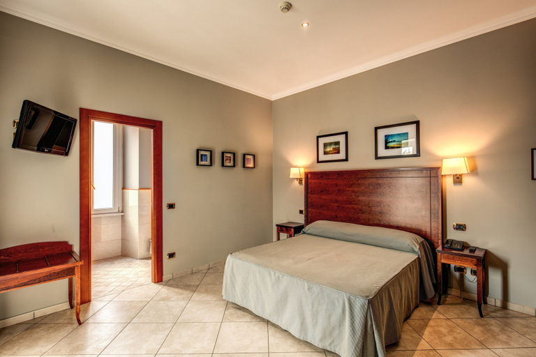Bedroom 4, Taormina, Rome