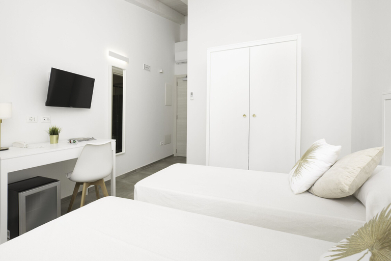 Bedroom 3, Hotel S'Arena Beach, Nuoro