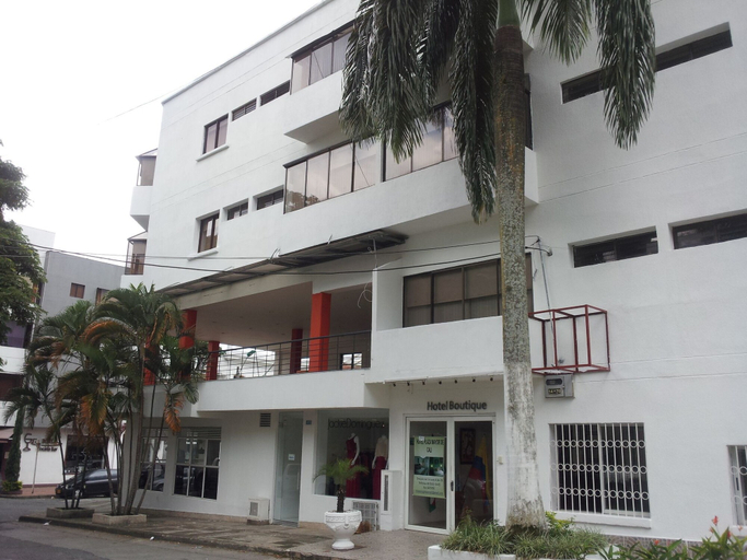 Exterior & Views