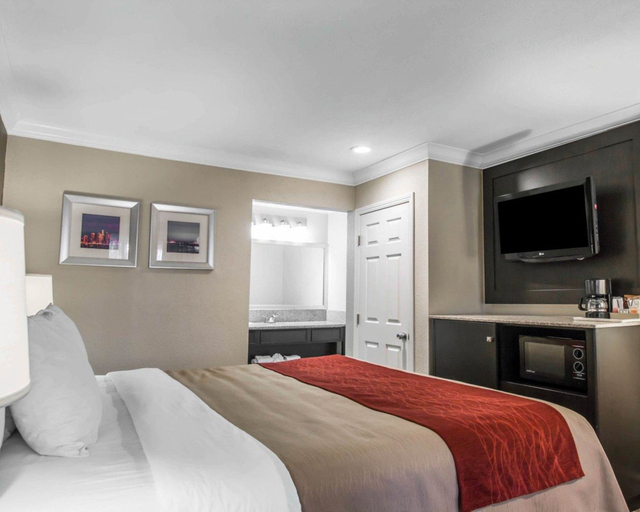 Bedroom 3, Quality Inn Downey, Los Angeles