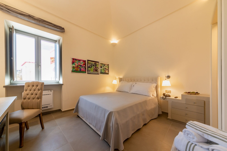 Bedroom 4, Insula Boutique Hotel, Napoli