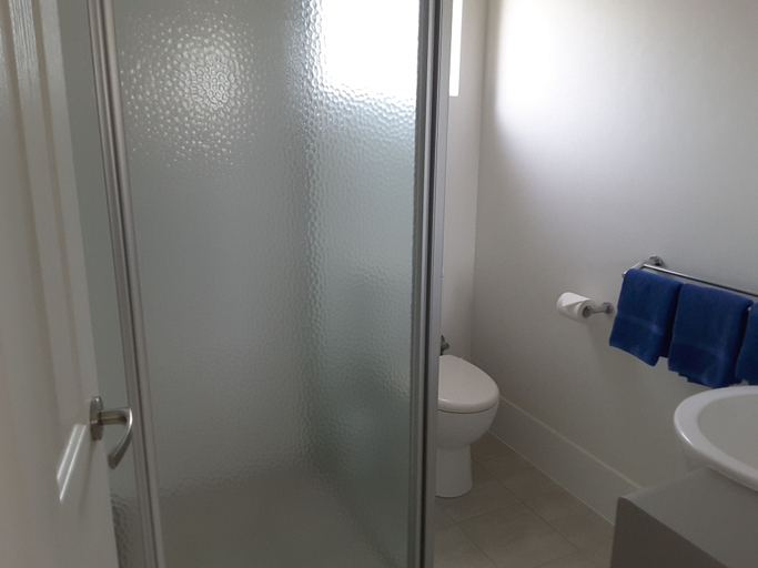 Bathroom 3, Horrocks Beach Caravan Park, Northampton