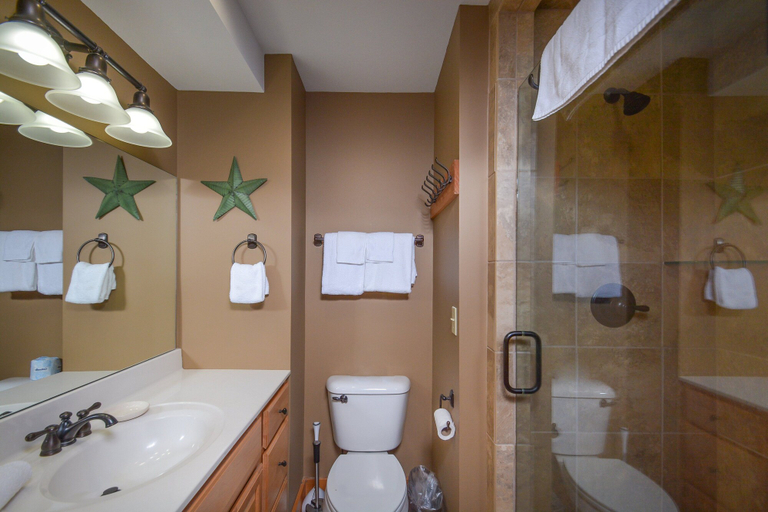 Bathroom 3, Coppertop Lodge, Garrett