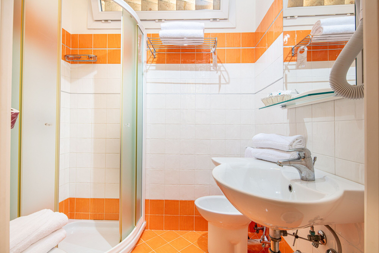 Bathroom 4, Hotel Horizonte, Venezia