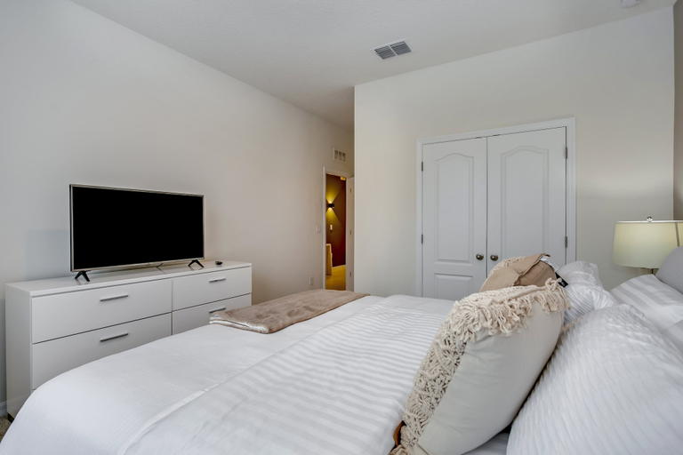 Bedroom 1, 6bed 4Ba Villa Game Room Pool Spa, Polk