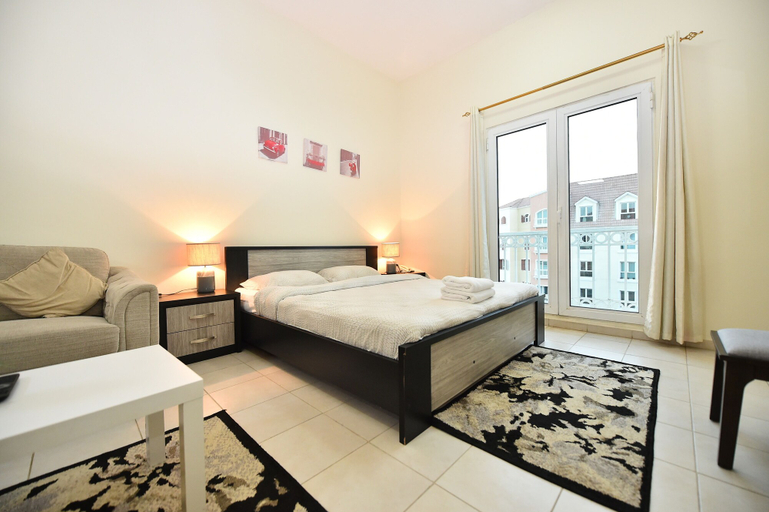 Room 2, KEN - Spectacular Furnished Studio, Dubai