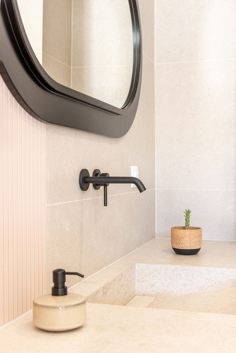 Bathroom 4, Esperanto, Crete