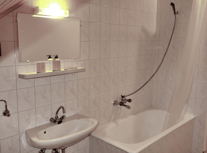 Bathroom 3, Tolena Heviz Apartments, Hévíz/Keszthely
