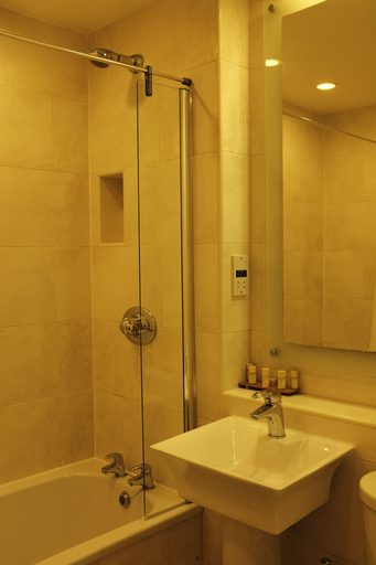 Bathroom 4, Best Western Garfield House Hotel, North Lanarkshire