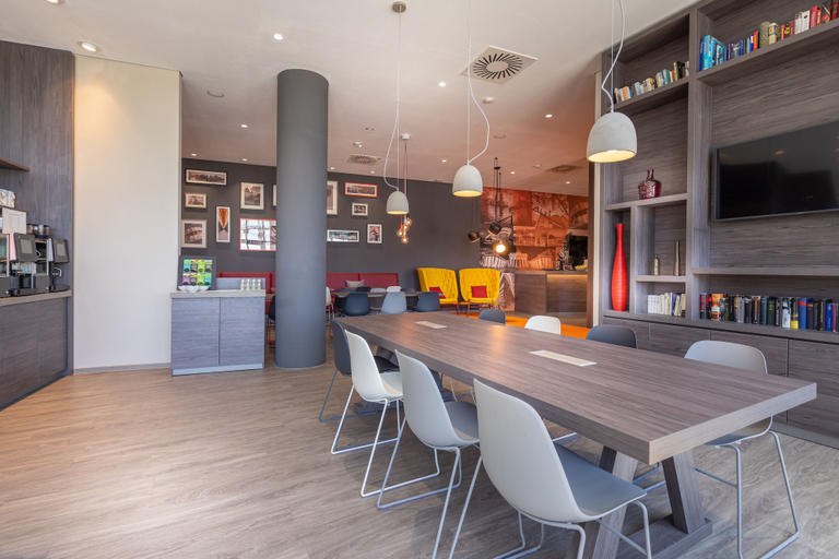 Food & Drinks 5, Campanile Vienna South, Wien