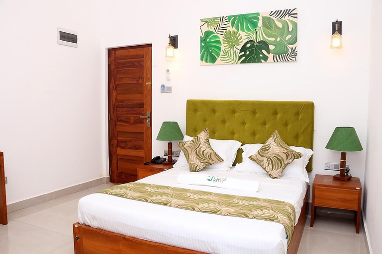 Bedroom 2, J Leaf Hotel, Negombo