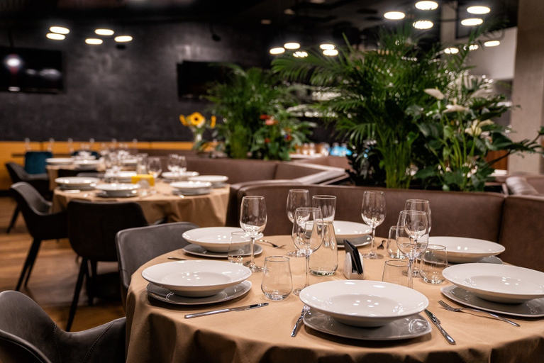 Food & Drinks 5, Adella Boutique, Stolichna