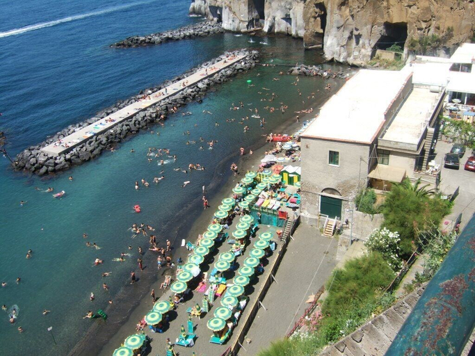 Exterior & Views 2, Domus San Vincenzo - Casa Religiosa di Ospitalità, Napoli