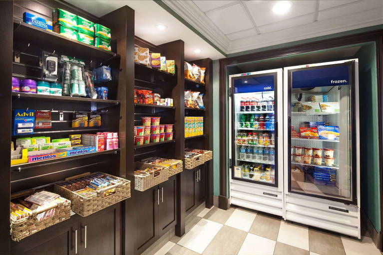 Food & Drinks 5, Hampton Inn & Suites by Hilton Toronto Airport, Peel