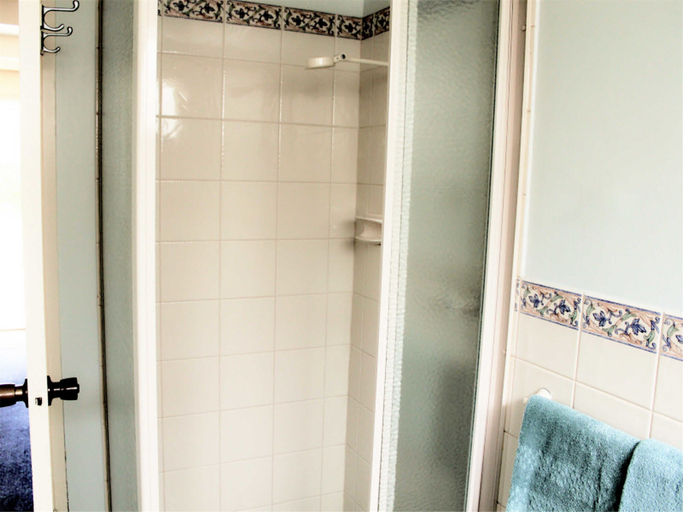Bathroom 4, Eureka Lodge Motel, Ballarat - Central