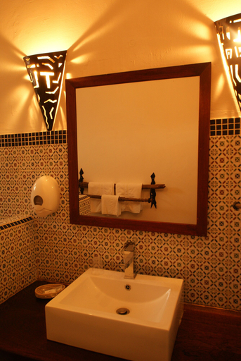 Bathroom 4, Hotel La Residence, Saint-Louis