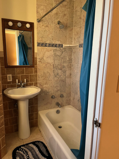Bathroom 3, Burge Hotel, Phillips