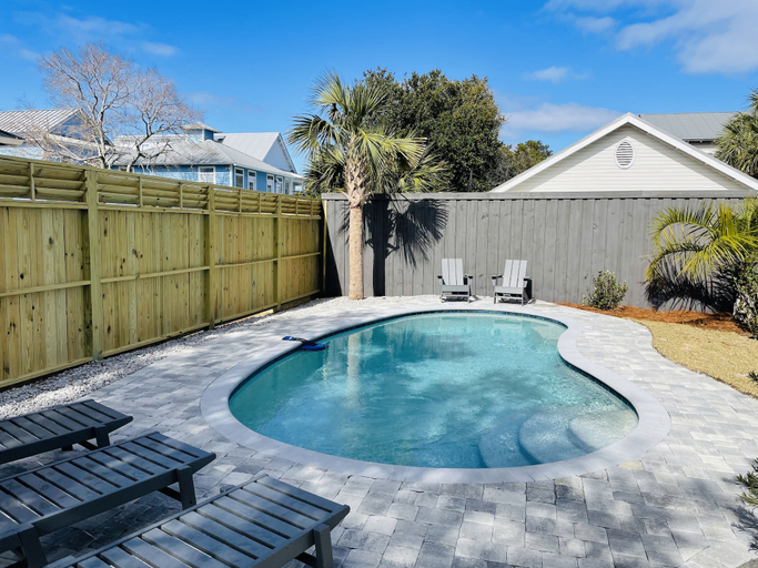 Sport & Beauty 4, Magnolia Charms by Avantstay 2 Mins TO Beach Pet Friendly, BBQ & Balcony Views!, Okaloosa