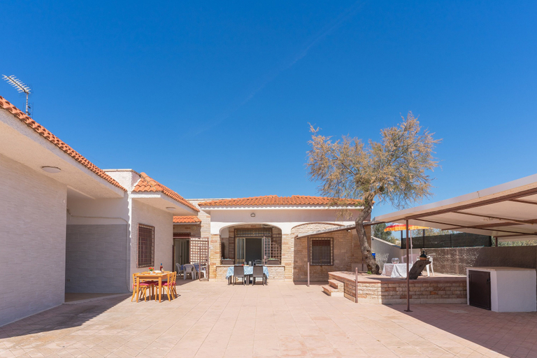 Exterior & Views 2, 2843 Villa Colomba - Appartamento B by Barbarhouse, Lecce