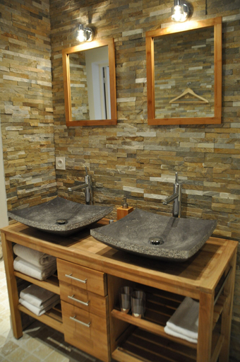 Bathroom 5, Le Logis De Gerberoy, Oise