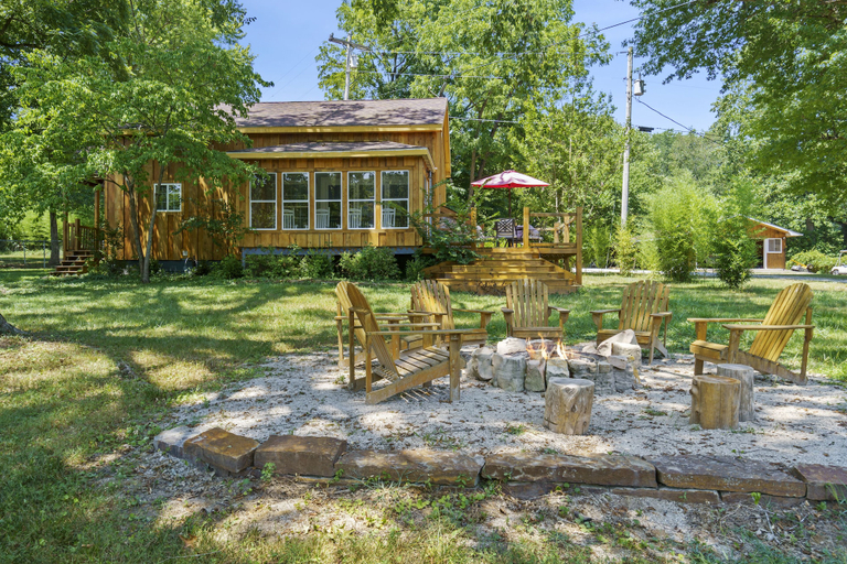 Others 1, Bluff Cabin, Taney