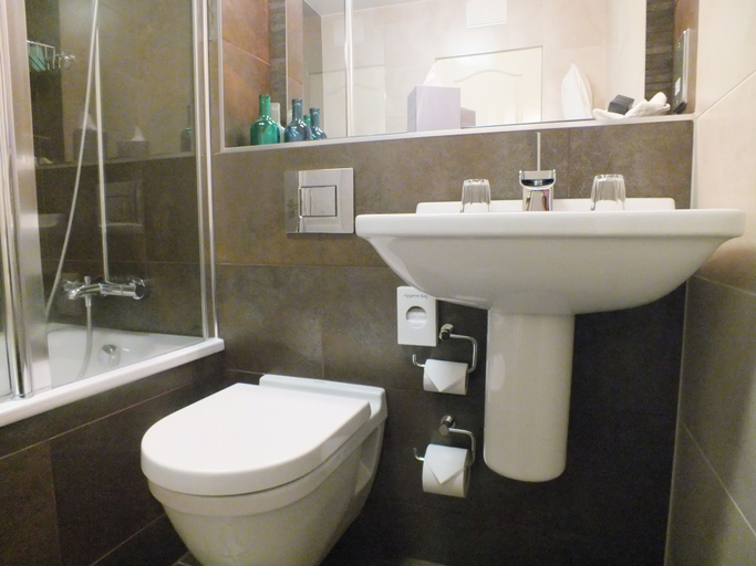 Bathroom 4, Craighaar Hotel, Aberdeen
