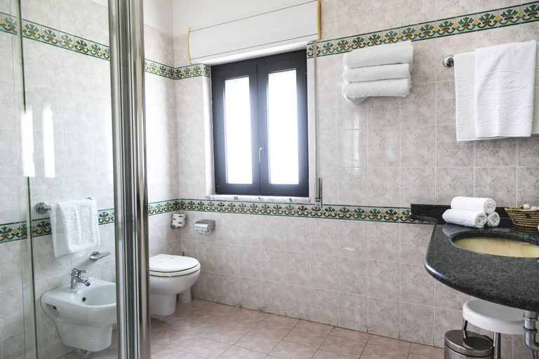 Bathroom 4, Hotel Za' Maria, Messina