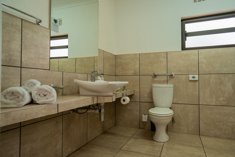 Bathroom 5, Tshukudu Game Lodge, Mopani