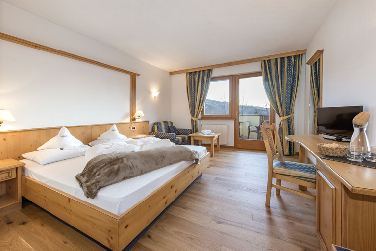 Bedroom 2, Naturhotel Waldheim, Bolzano