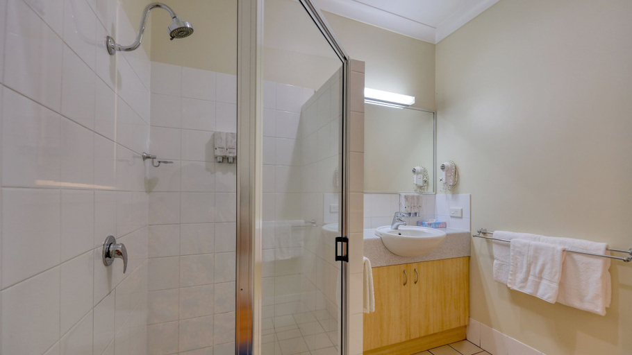 Bathroom 5, Country Roads Motor Inn Goondiwindi, Goondiwind