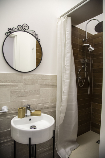 Bathroom 5, B&B A casa da Gabry, Catania