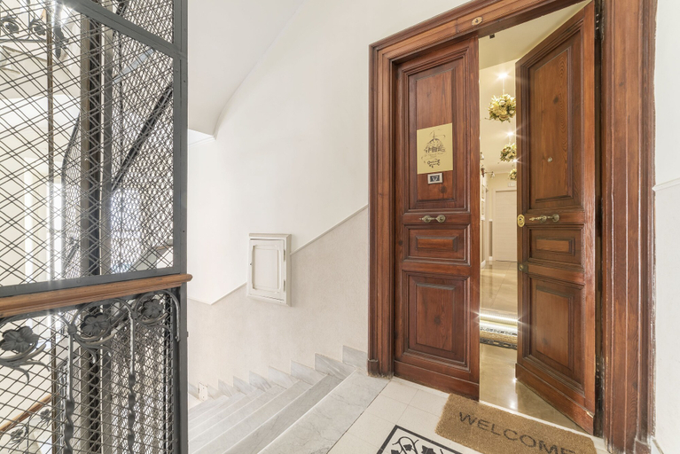 Others 5, Le Chiavi di Roma, Rome