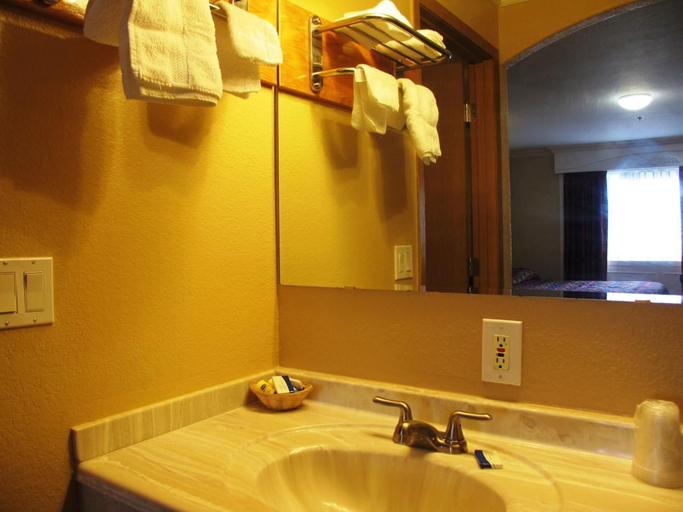 Bathroom 3, Merrill Field Inn, Anchorage