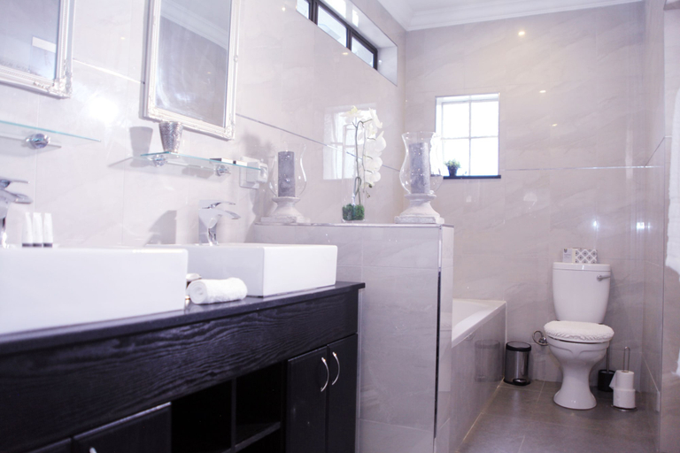Bathroom 3, Kiendo Bed and Breakfast, City of Johannesburg