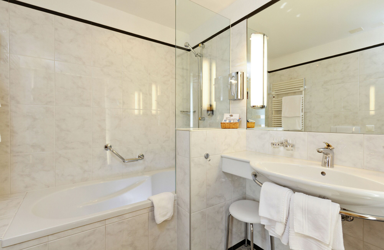 Bathroom 4, Schweizerhaus Swiss Quality Hotel, Maloja