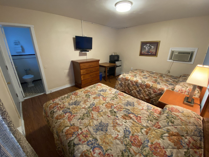 Bedroom 2, Gateway Inn, Warren