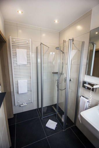 Bathroom 5, Landhotel & Weingasthof Schwarzer Adler, Kitzingen