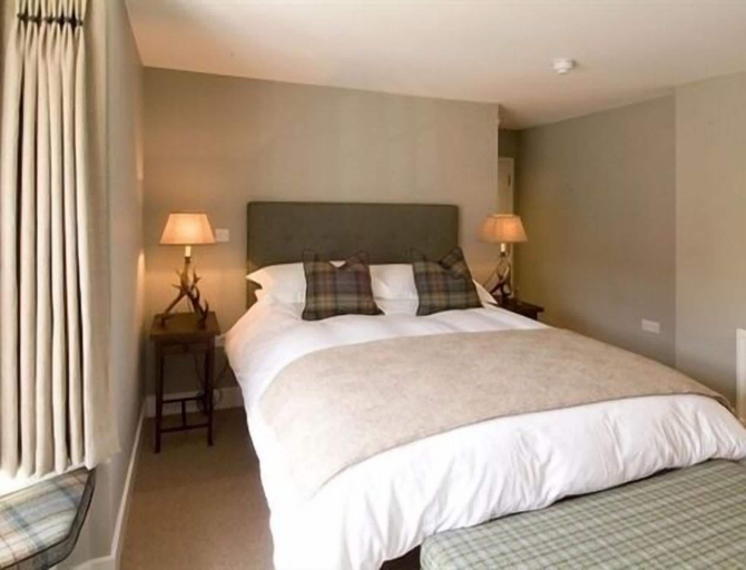 Bedroom 5, The Percy Arms, Surrey